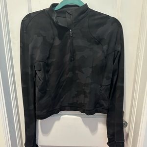 LULULEMON BLACK CAMO CROPPED QUARTER ZIP